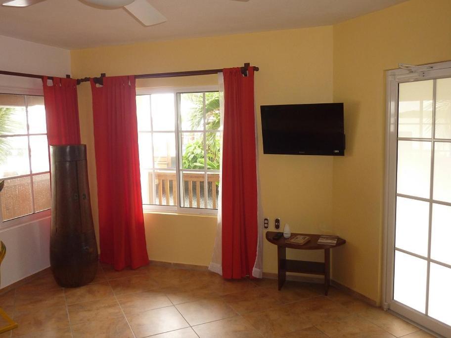 Wikkid Resort Dixon Cove Екстер'єр фото