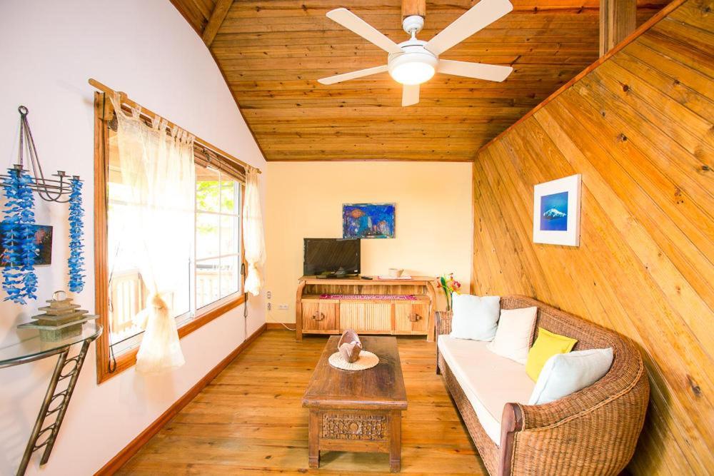 Wikkid Resort Dixon Cove Екстер'єр фото