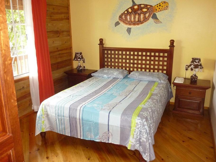 Wikkid Resort Dixon Cove Екстер'єр фото
