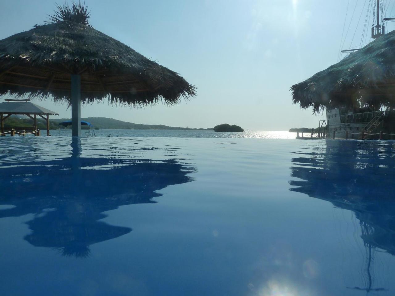 Wikkid Resort Dixon Cove Екстер'єр фото