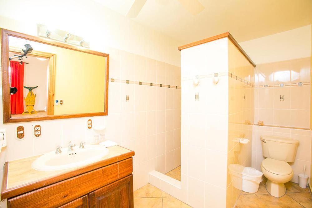 Wikkid Resort Dixon Cove Екстер'єр фото