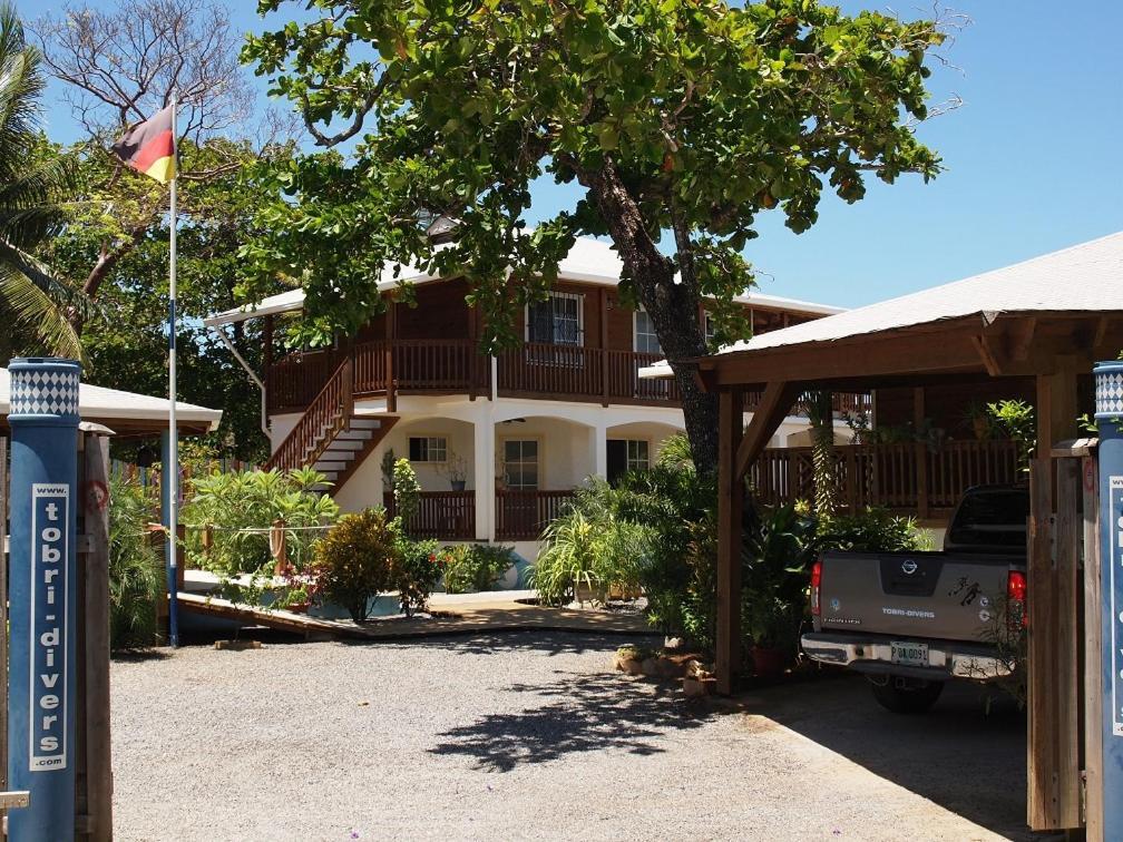 Wikkid Resort Dixon Cove Екстер'єр фото