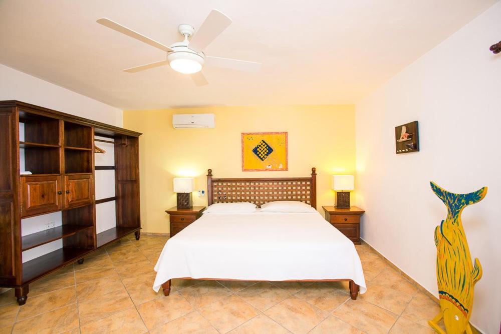 Wikkid Resort Dixon Cove Екстер'єр фото
