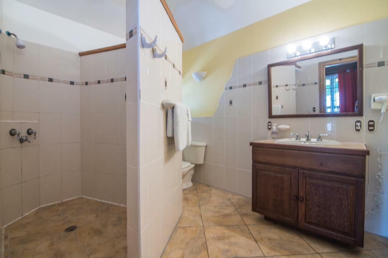 Wikkid Resort Dixon Cove Екстер'єр фото